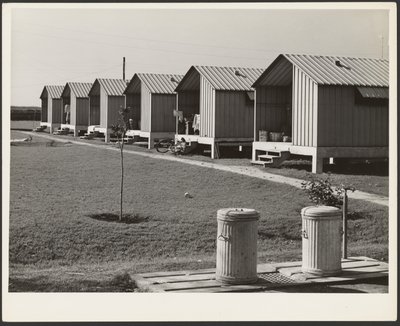 Bostäder för migrerande grönsaksplockare, Osceola Labor Camps, byggda av FSA, Belle Glade, Florida av Marion Post Wolcott