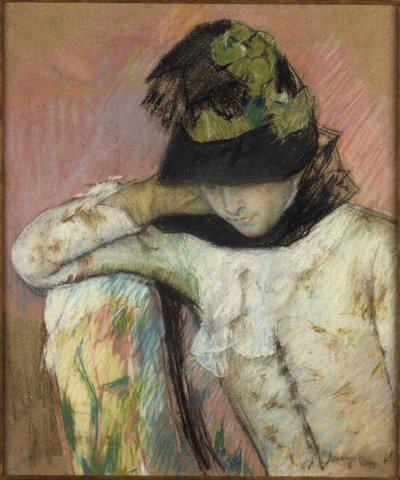 Ung kvinna med en svart och grön mössa, som tittar ner av Mary Cassatt