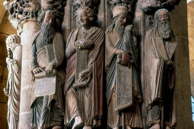 Detalj av ärans portik (portco de la gloria): Grupp av profeter (höger till vänster Moses, Jesaja, Daniel och Jeremia). Tillverkad av Master Mateo (1188) Interiör av katedralen i Santiago de Compostela (Santiago de Compostela) (Santiago de Compostela) i av Master Mateo