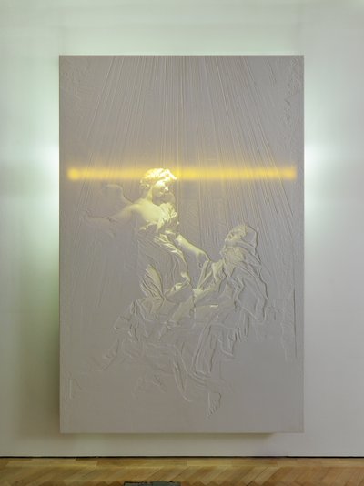 Superveillance, 2010 (Corian, akryl, stål, lampor, elektriska kretsar) av Mat Collishaw