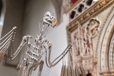 The Nerve Rack, 2019 (Acetal, Akryl, Aluminium, Mässing, Elektriska kretsar, Färg, PVC, Resin, Servomotorer, Stål) av Mat Collishaw