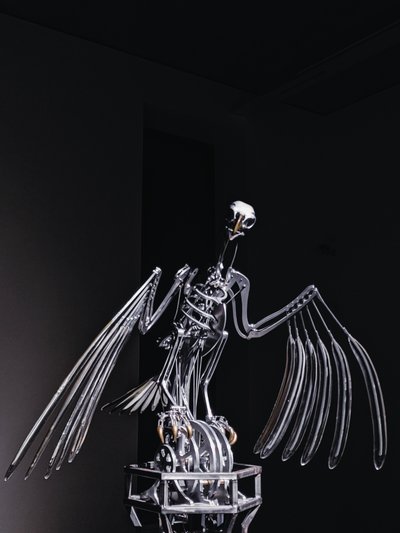 The Nerve Rack, 2019 (Acetal, Akryl, Aluminium, Mässing, Elektriska kretsar, Färg, PVC, Resin, Servomotorer, Stål) av Mat Collishaw