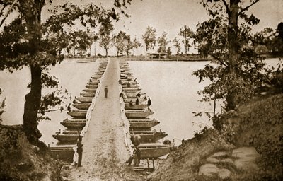 Pontoon Bridge vid djupbotten på James, 1861-65 av Mathew B. Brady