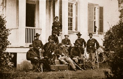 The 164th New York Volunteers vid General McMahons högkvarter, 1861-65 (sepiafoto) av Mathew B. Brady