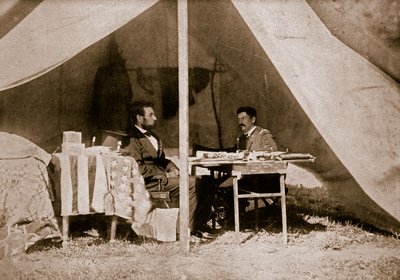 Den sista intervjun mellan president Lincoln och general McClellan i Antietam, 1862 av Mathew B. Brady