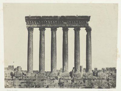Baalbeck Heliopolis, Colonnade Of The Temple of the Sun, Syrien, 184951, tryckt 1852. av Maxime Du Camp