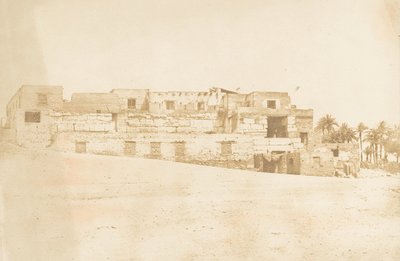 Bostad för besättningen av spandrel i Luxor, byggd på terrassen till palatset, 1849-50. av Maxime Du Camp