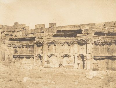 Interiör av Baalbek-templets inhägnad Heliopolis, 15 september 1850. av Maxime Du Camp