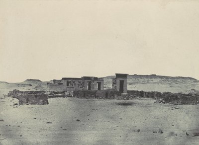 Nubia. Templet och byn Debod. Parembola av Antonins resplan, 1850. av Maxime Du Camp