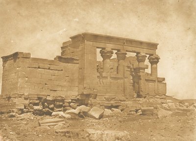 Pronaos av Temple of Déboude Parembole, 10 april 1850. av Maxime Du Camp