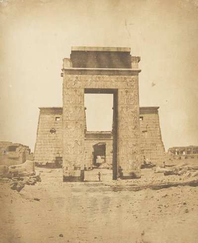Propylon från Khons tempel i Karnac, Thebe, 1849-50. av Maxime Du Camp