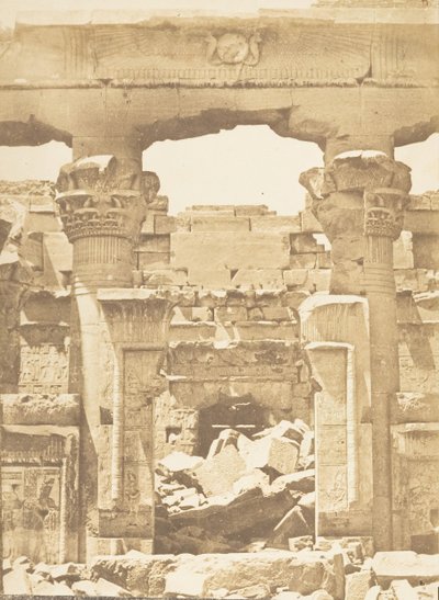 Temple of Kalabcheh - Between mediaal column of the Pronaos, 8 april 1850. av Maxime Du Camp