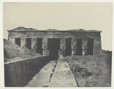 General View, Great Temple of Dendera Teutyres, övre Egypten, 184951, tryckt 1852. av Maxime Du Camp