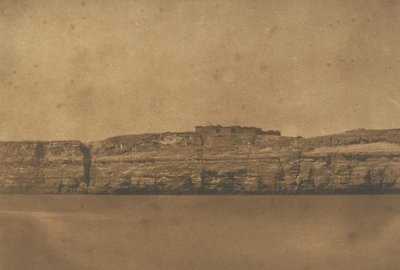 Utsikt över Djebel-el-teir och klostret på remskivan, 1850. av Maxime Du Camp