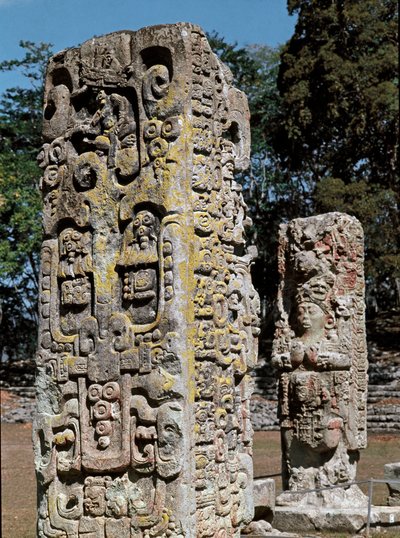 Stele A och C, Plaza of Ceremonies, 731 AD av Mayan