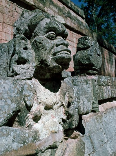 Stenskulpturer - tempel 11 av Mayan
