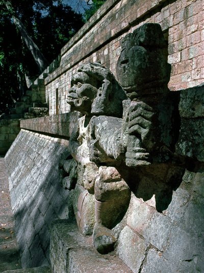 Stenskulpturer - tempel 11 av Mayan