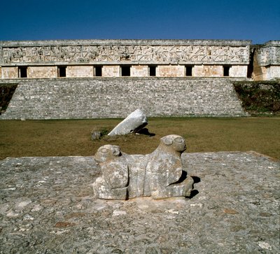 Utsikt över guvernörens palats, de två jaguarernas altare, 900-1000-talet av Mayan