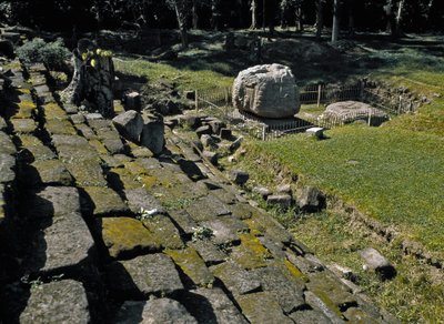 Zoomorfiskt altare P av Mayan