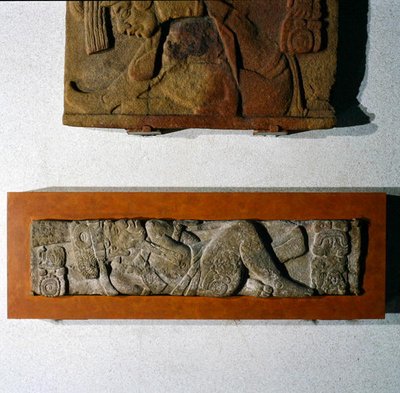 Lintel 27 från Tonina, Chiapas, Mexiko, sen klassisk period (600-900 e.Kr.) (sten) av Mayan Mayan