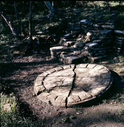 Markör på bollplanen, sen klassisk period (600-900 e.Kr.) (sten) av Mayan Mayan