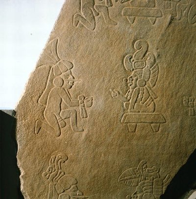 Skiva graverad med människofigurer, från Kaminaljuyu, Guatemala, tidig klassisk period (250-600) (sten) av Mayan Mayan