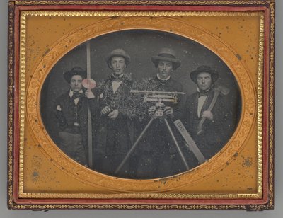 Untitled Group Portrait of Surveyors, 1855. av McDonell and Co.