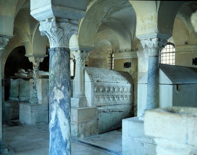 Merovingerkonst: utsikt över kryptan i klostret Jouarre. 700-talet e.Kr. Not och märgel av Merovingian