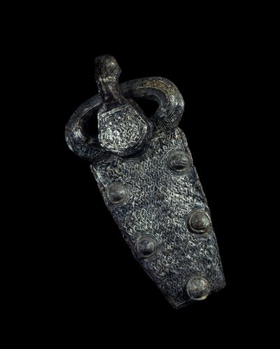 Merovingerkonst: bältesspännesplatta i silver damasquinjärn. 650-700 e.Kr. Paris, Musée Carnavalet. av Merovingian