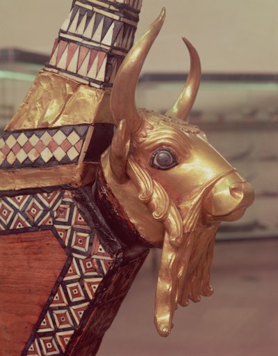 Tjurhuvud, dekor från en harpa, 2800-2300 f.Kr. (förgyllt trä) (se 199559) av Mesopotamian