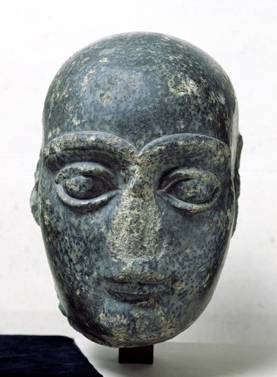 Huvud av en man, känd som Gudea med rakat huvud, från Telloh (Ancient Girsu) Neo-Sumerian, ca 2120 f.Kr. (diorit) av Mesopotamian