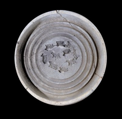 Mesopotamien: terrakottakopp med djur. 1750 f.Kr. Från kungliga rätter av kung Zimri Lims palats i Mari. Paris, Louvren av Mesopotamian