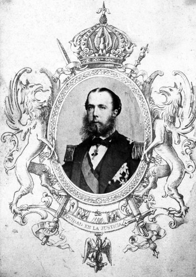 Porträtt av kejsar Maximilian i det mexikanska kejserliga vapnet (bw foto och gravyr) av Mexican School
