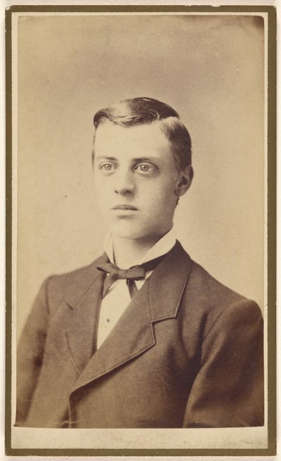 [Bystporträtt av en oidentifierad man] av Miller and Company
