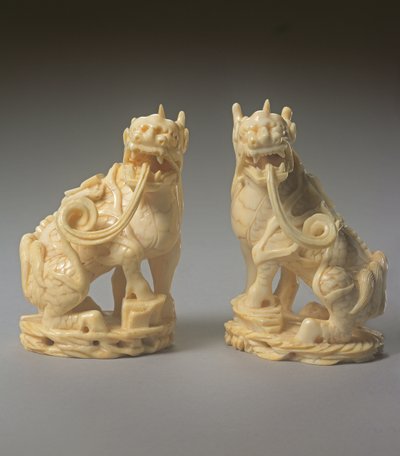 Ett par snidade Qilin (se även 272190) av Ming Dynasty Chinese School