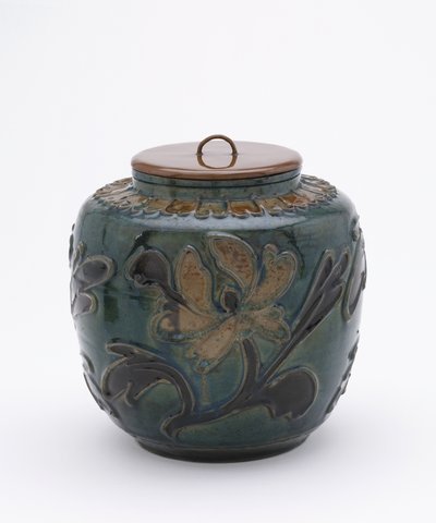 Polykrom burk med lacklock (keramik och lackat trä) av Ming Dynasty Chinese School