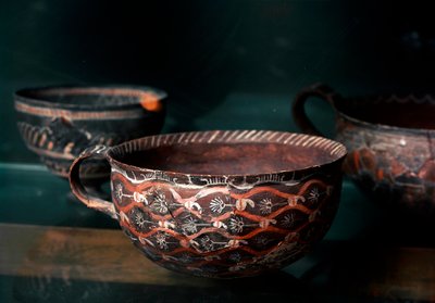 Minoisk konst: keramikkopp från Kamares (Kreta) perioden protopalatiale (2100 till 1650 f.Kr.), från Cnossos. Heraklion, arkeologiskt museum av Minoan