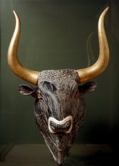 Minoisk konst: rhython eller rhyton eller rython (glas av apparater) i form av ett tjurhuvud från det lilla palatset i Cnossos (Knossos) på Kreta. 1550-1500 f.Kr. Heraklion, arkeologiskt museum - minoisk konst: tjurhuvud rhyton (ceremoniglas) med guldhorn av Minoan