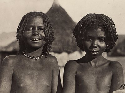 Building an Empire i den fascistiska tidsåldern: Maria-flickor i Eritrea, 1936-05-09 (s/v foto) av Modestino Baldinetti