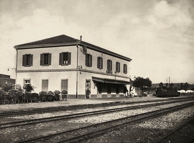 Att bygga ett imperium i den fascistiska tidsåldern: Järnvägsstationen i Asmara, 1936-05-09 (s/v foto) av Modestino Baldinetti