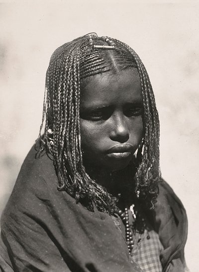 "Building an Empire" i den fascistiska tidsåldern: a Cunama girl, 09/05/1936 (s/v foto) av Modestino Baldinetti