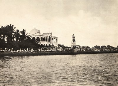 Att bygga ett imperium i den fascistiska tidsåldern: stadshuset i Massaua, 1936-05-09 (s/v foto) av Modestino Baldinetti