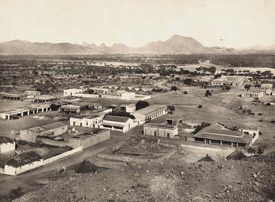Att bygga ett imperium i den fascistiska tidsåldern: utsikt över Agordat, 1936-05-09 (s/v foto) av Modestino Baldinetti