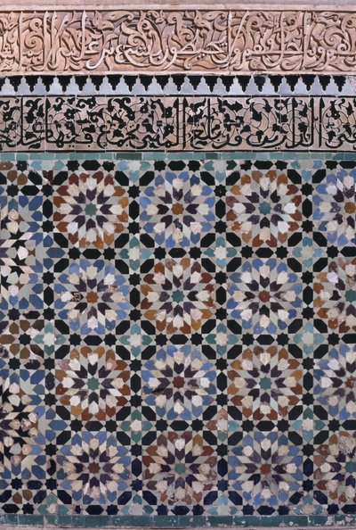 Vägg på huvudgården, detalj, byggd av saadianerna 1565 (zellij kakel- och stuckaturarbete) av Moroccan School