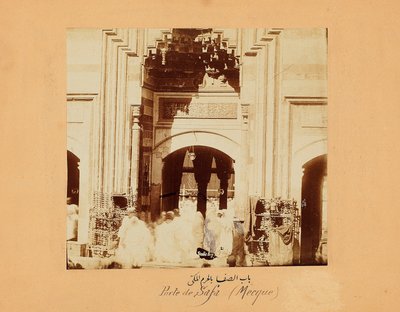 Safaporten, en av en grupp bilder av Mecka och Islams heliga platser, ca 1879-80 (albumintryck) av Muhammad Sadiq Bey