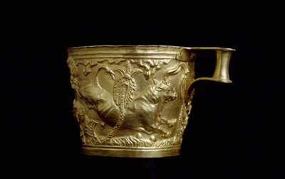 Mykensk konst: guldbägare dekorerad av en tjurrelief från Vapheio, mykensk fästning söder om platsen för Sparta. 1500 f.Kr. Aten, Arkeologiska museet av Mycenaean