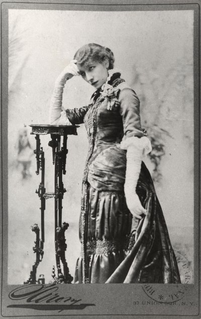 Porträtt av Sarah Bernhardt (1844-1923) taget i USA (s/v foto) av Napoleon Sarony
