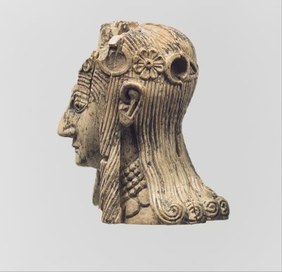 Huvudet av en kvinnlig figur, c.8th-7th century B.C. (elfenben) av Neo Assyrian