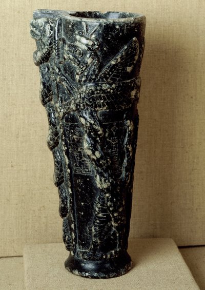 Sumerisk civilisation: prins Gudeas dräktsvas av steatit (2141-2122 f.Kr.). Den är dekorerad med drakar och ormar. Dämpa. 23 cm Paris, Louvren av Neo-Sumerian Neo-Sumerian