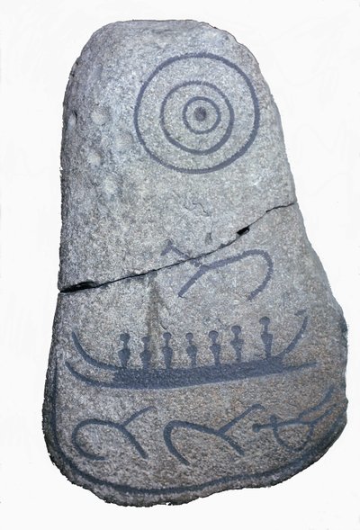 Ett skepp bygger på en runsten, en fresk från den neolitiska perioden. Köpenhamns nationalmuseum. Danmark. av Neolithic Neolithic